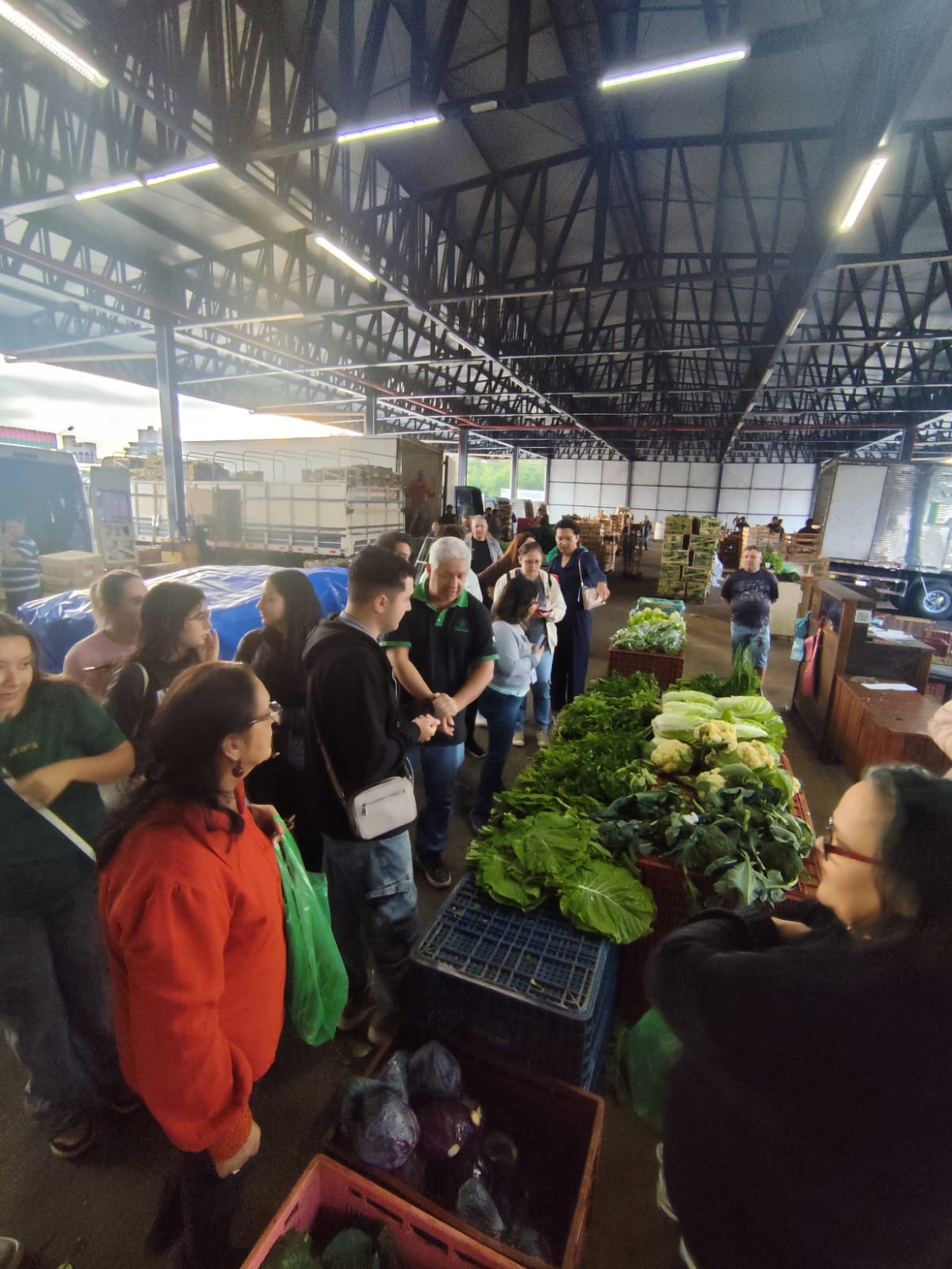 Estudantes do curso de Gastronomia do IFPR visitam a Ceasa de Foz do Iguaçu