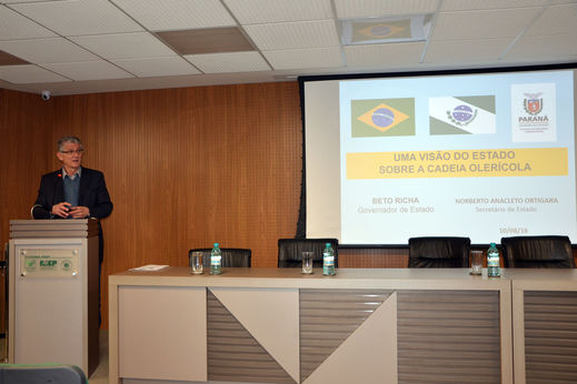 Norberto Ortigara no encontro da Faep