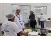 Banco de Alimentos – Comida Boa da Ceasa Curitiba teve curso de preparo de hamburgueres promovido pelo Senac