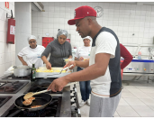 Banco de Alimentos – Comida Boa da Ceasa Curitiba teve curso de preparo de hamburgueres promovido pelo Senac