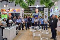 Seagri e cooperativas da agricultura familiar participam de feira internacional de frutas