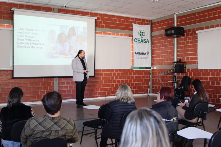 Ceasa Paraná capacita Comitê de Mulheres e Embaixadoras para reforçar acolhimento a vítimas de violência