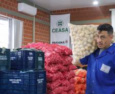 Ceasa Paraná envia mais de 25 toneladas de alimentos para cidades afetadas pelas chuvas 