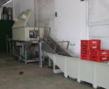 Ceasa Curitiba e Sindaruc assinam termo de cooperação técnica para higienização de caixarias no mercado.