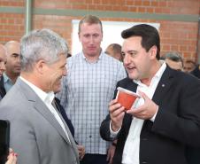O governador Carlos Massa Ratinho Junior e o ministro do Desenvolvimento Agrário e Agricultura Familiar, Paulo Teixeira, visitam a Ceasa Curitiba nesta sexta-feira (08).