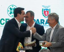 O governador Carlos Massa Ratinho Junior e o ministro do Desenvolvimento Agrário e Agricultura Familiar, Paulo Teixeira, visitam a Ceasa Curitiba nesta sexta-feira (08).