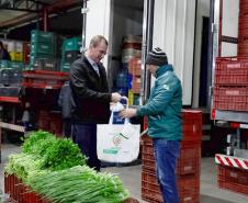 Dia do Agricultor: Ceasa Paraná entrega kit de cuidados aos produtores rurais