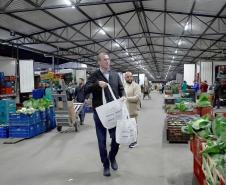 Dia do Agricultor: Ceasa Paraná entrega kit de cuidados aos produtores rurais