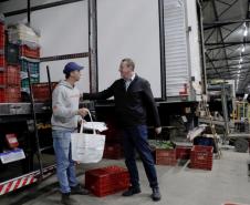 Dia do Agricultor: Ceasa Paraná entrega kit de cuidados aos produtores rurais