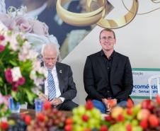 Casamento coletivo reúne 403 casais e mais de 4 mil pessoas na Ceasa Curitiba