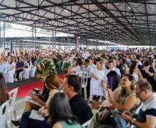 Casamento coletivo reúne 403 casais e mais de 4 mil pessoas na Ceasa Curitiba