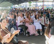 Casamento coletivo reúne 403 casais e mais de 4 mil pessoas na Ceasa Curitiba