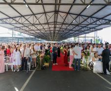 Casamento coletivo reúne 403 casais e mais de 4 mil pessoas na Ceasa Curitiba