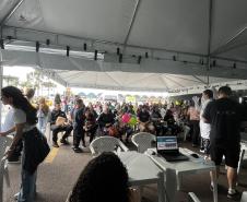 Casamento coletivo reúne 403 casais e mais de 4 mil pessoas na Ceasa Curitiba