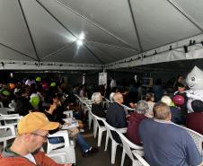 Casamento coletivo reúne 403 casais e mais de 4 mil pessoas na Ceasa Curitiba