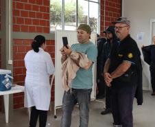 Ação de saúde na Ceasa Curitiba imuniza mais de 300 pessoas contra a gripe.