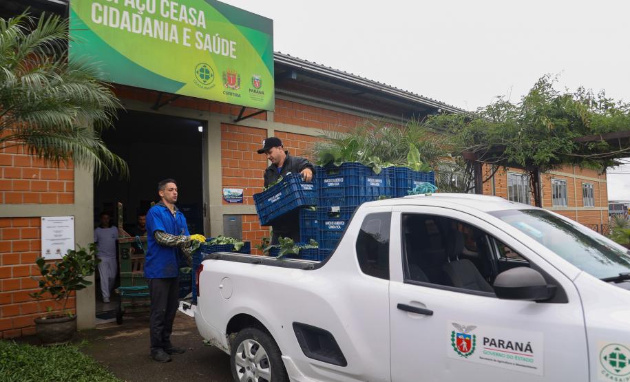 Estado mobiliza doação de 8 toneladas de frango por cooperativas; Defesa Civil entrega de cestas básicas