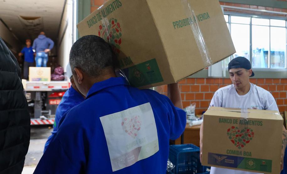 Arrecadação de alimentos na Ceasa Curitiba supera expectativa e chega a 33 toneladas