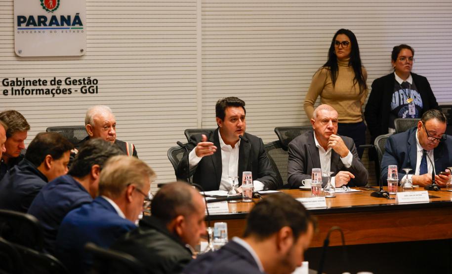 Estado mobiliza doação de 8 toneladas de frango por cooperativas; Defesa Civil entrega de cestas básicas