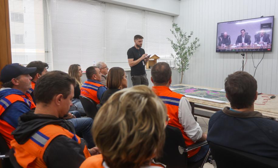 Estado mobiliza doação de 8 toneladas de frango por cooperativas; Defesa Civil entrega de cestas básicas