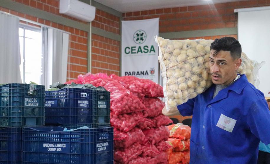 Ceasa Paraná envia mais de 25 toneladas de alimentos para cidades afetadas pelas chuvas