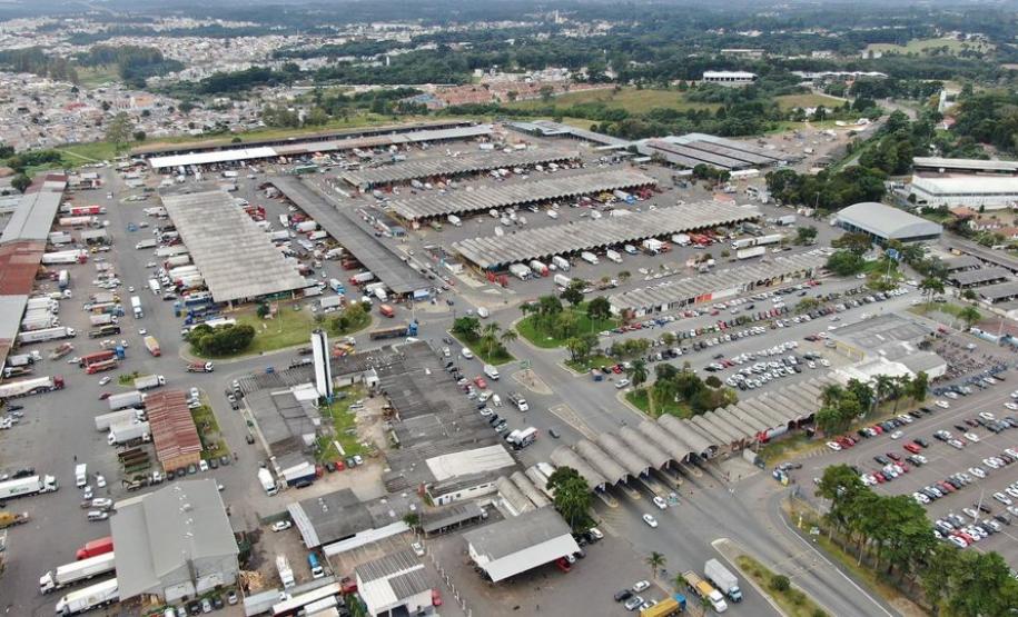 CEASA PARANÁ ENVIA 5 TONELADAS DE ALIMENTOS PARA SANTA CATARINA
