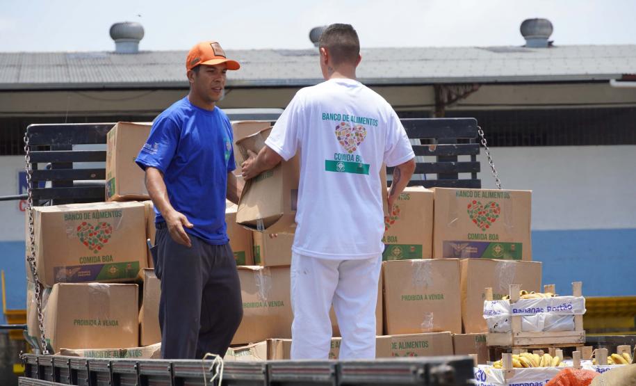 Ceasa Curitiba doa mais 5 toneladas de alimentos para municípios catarinenses