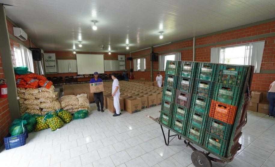 Ceasa Curitiba doa mais 5 toneladas de alimentos para municípios catarinenses