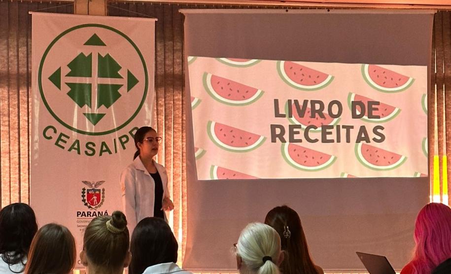 Alunos de Nutrição da UniCesumar ministram curso no Banco de Alimentos da Ceasa Maringá