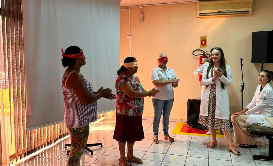 Alunos de Nutrição da UniCesumar ministram curso no Banco de Alimentos da Ceasa Maringá