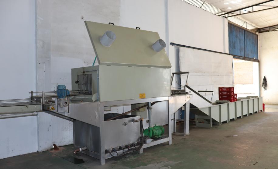 Ceasa Curitiba e Sindaruc assinam termo de cooperação técnica para higienização de caixarias no mercado.