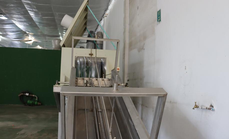 Ceasa Curitiba e Sindaruc assinam termo de cooperação técnica para higienização de caixarias no mercado.