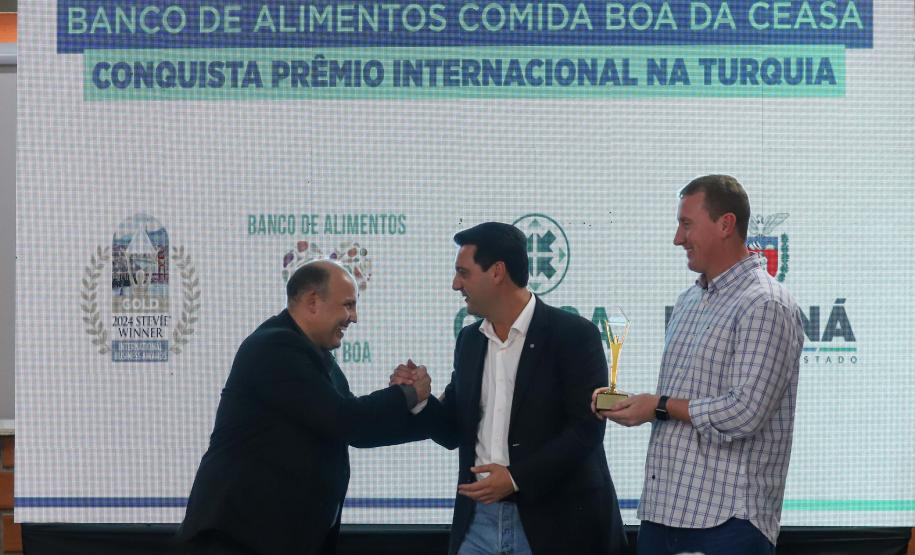 O governador Carlos Massa Ratinho Junior e o ministro do Desenvolvimento Agrário e Agricultura Familiar, Paulo Teixeira, visitam a Ceasa Curitiba nesta sexta-feira (08).