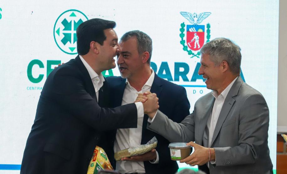 O governador Carlos Massa Ratinho Junior e o ministro do Desenvolvimento Agrário e Agricultura Familiar, Paulo Teixeira, visitam a Ceasa Curitiba nesta sexta-feira (08).