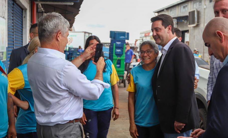 O governador Carlos Massa Ratinho Junior e o ministro do Desenvolvimento Agrário e Agricultura Familiar, Paulo Teixeira, visitam a Ceasa Curitiba nesta sexta-feira (08).