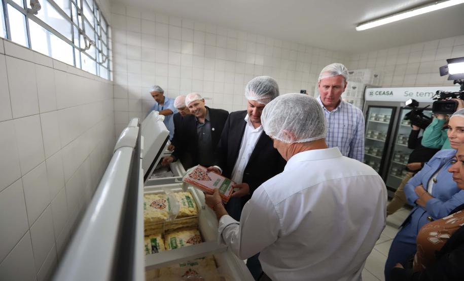 O governador Carlos Massa Ratinho Junior e o ministro do Desenvolvimento Agrário e Agricultura Familiar, Paulo Teixeira, visitam a Ceasa Curitiba nesta sexta-feira (08).