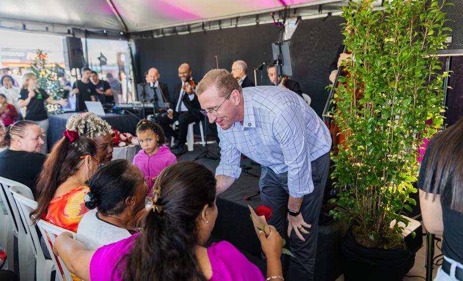 Ceasa Paraná faz homenagem ao Dia das Maes
