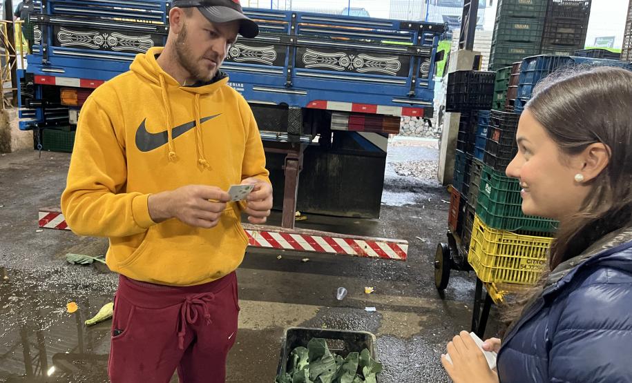 Ação de entrega do cartão em Curitiba