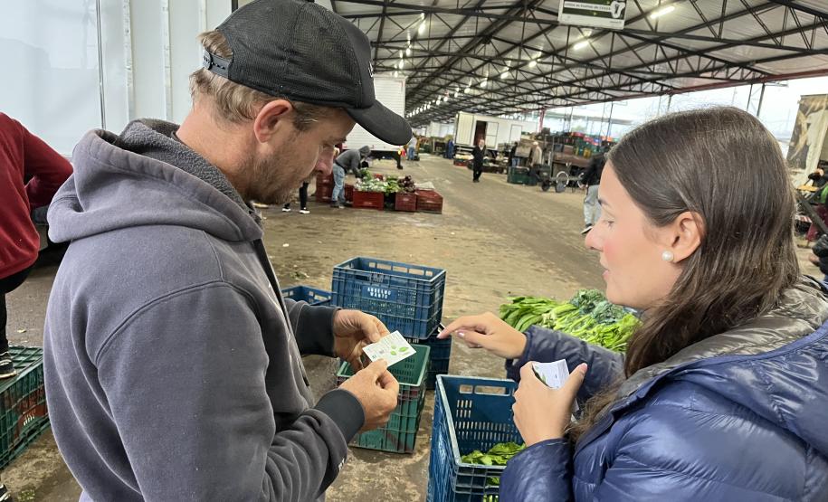 Ação de entrega do cartão em Curitiba