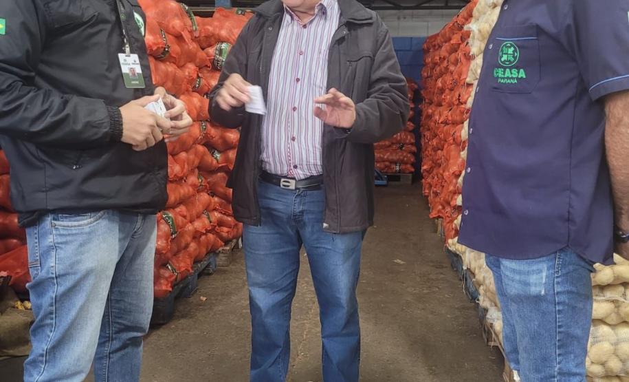 Ação de entrega do cartão em Maringá