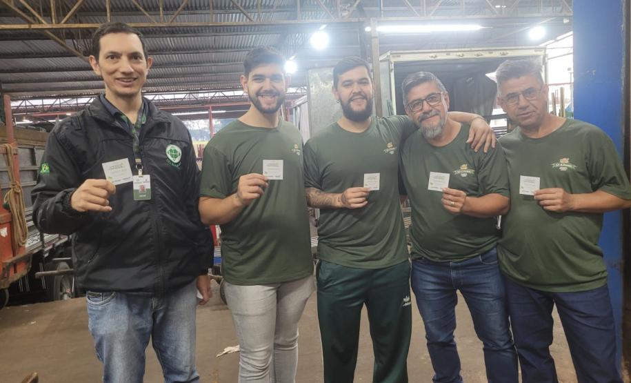 Ação de entrega do cartão em Maringá