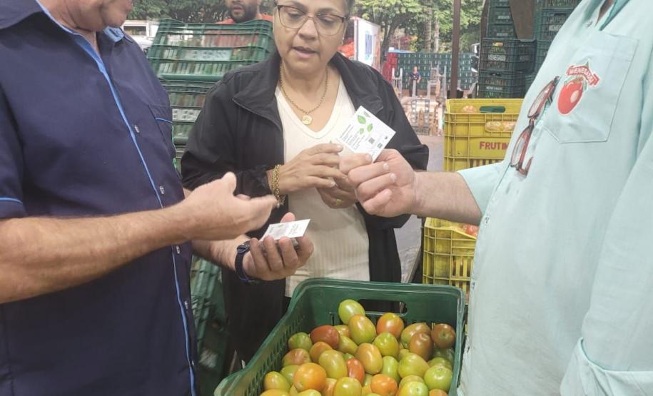 Ação de entrega do cartão em Maringá