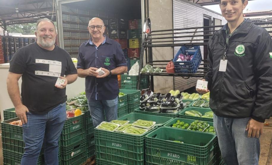 Ação de entrega do cartão em Maringá