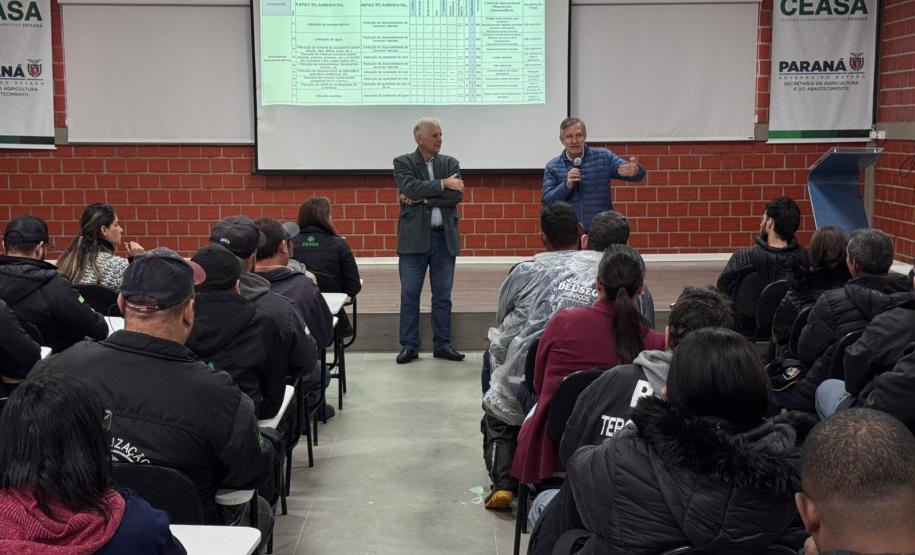 Primeira turma que participou do treinamento sobre Sistema de Gestão Ambiental