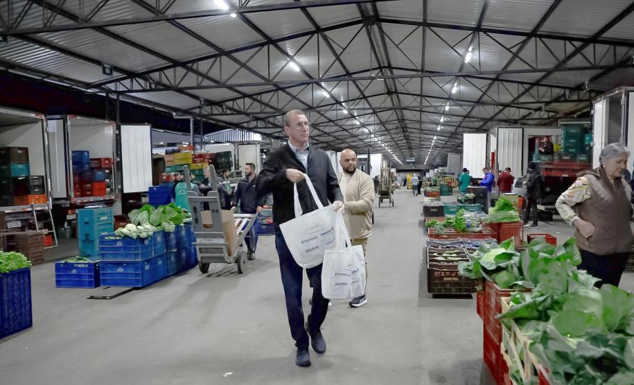 Dia do Agricultor: Ceasa Paraná entrega kit de cuidados aos produtores rurais