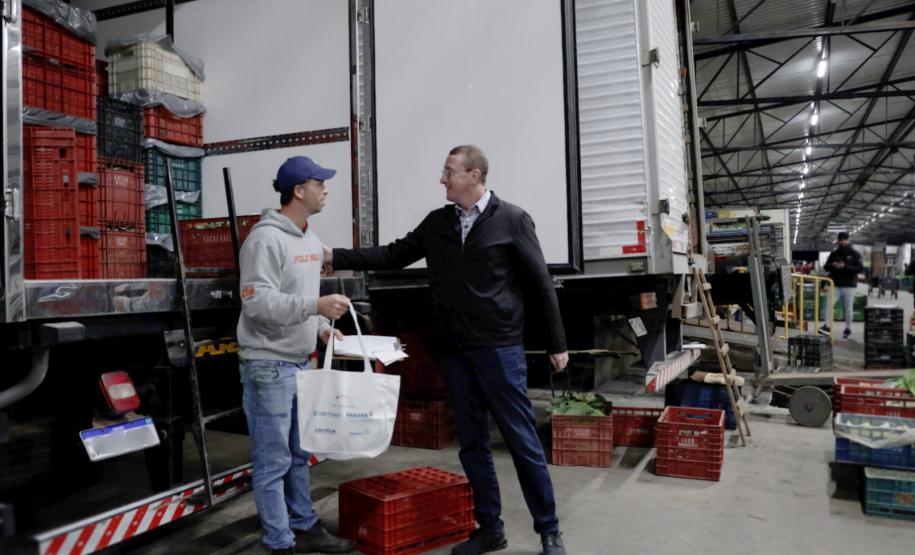 Dia do Agricultor: Ceasa Paraná entrega kit de cuidados aos produtores rurais