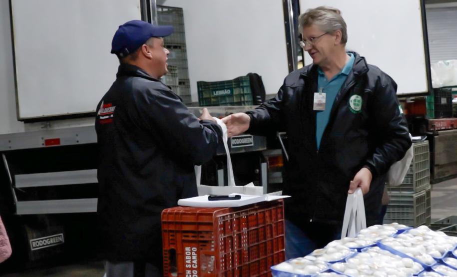 Dia do Agricultor: Ceasa Paraná entrega kit de cuidados aos produtores rurais