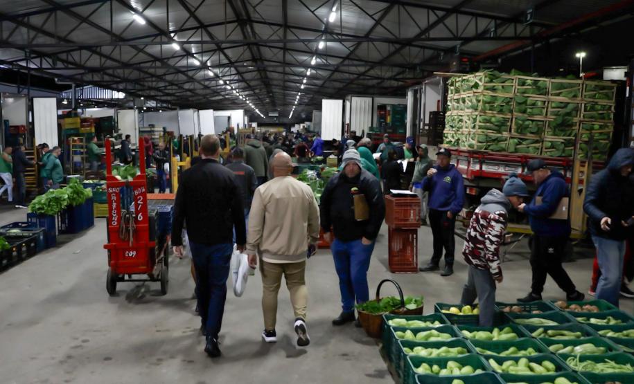 Dia do Agricultor: Ceasa Paraná entrega kit de cuidados aos produtores rurais