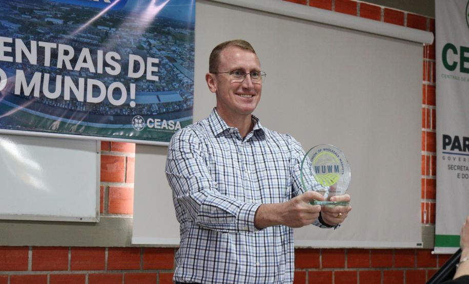 Diretor-presidente reúne equipe para agradecer conquista histórica