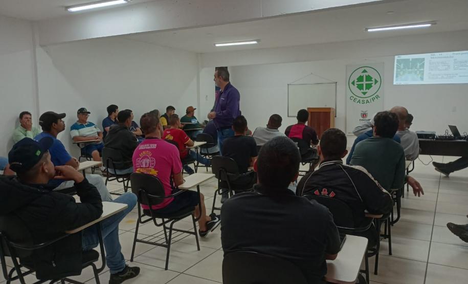 Treinamento na Ceasa Londrina para conscientização de Operadores de Empilhadeiras